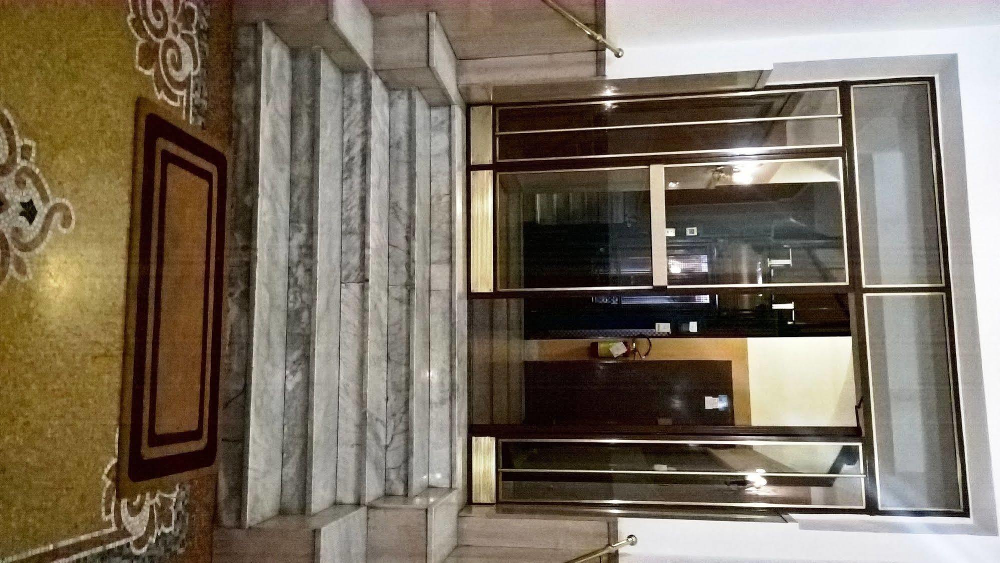 Gigi Holiday Rooms โรม ภายนอก รูปภาพ